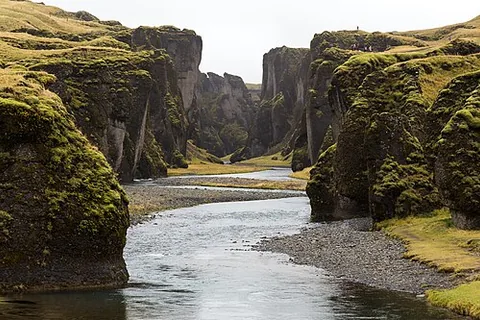 景點參考照片:羽毛河峽谷 Fjaðrárgljúfur