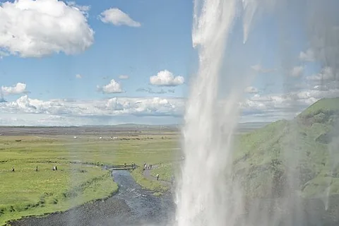 景點參考照片:賽里亞蘭瀑布 Seljalandsfoss
